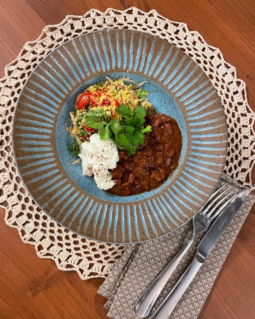 FEIJÃO COM PIMENTA (CHILLI BEANS COM CARNE) Larissa Januário